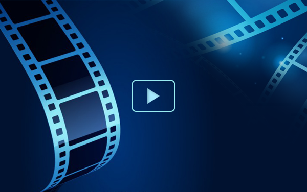 Đội mũ bảo hiểm cho con khi đi xe máy